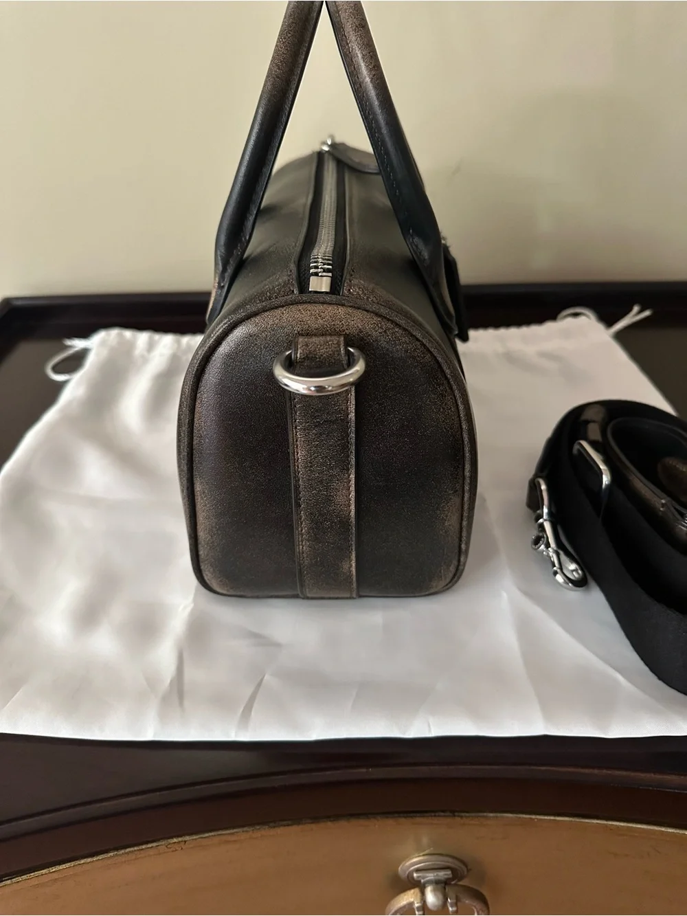Coach Compass25 in Loved Leather